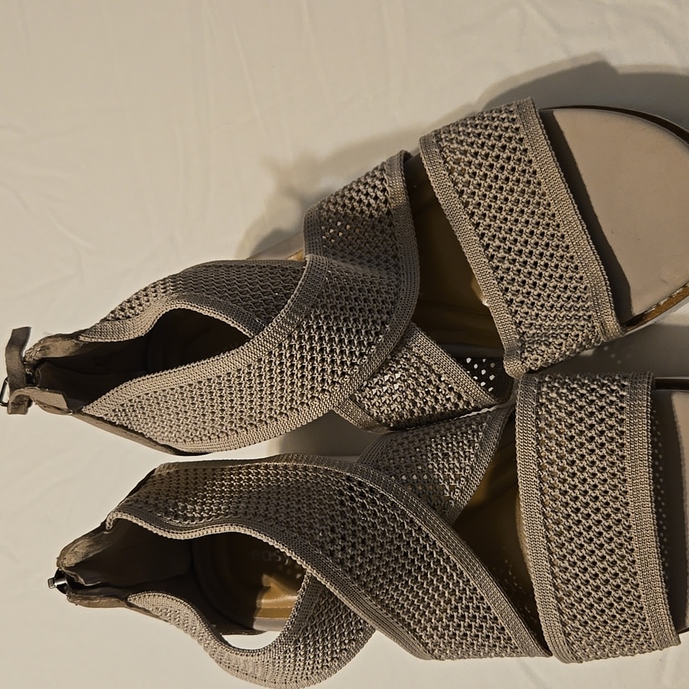 Elegant Beige Women's Sandals